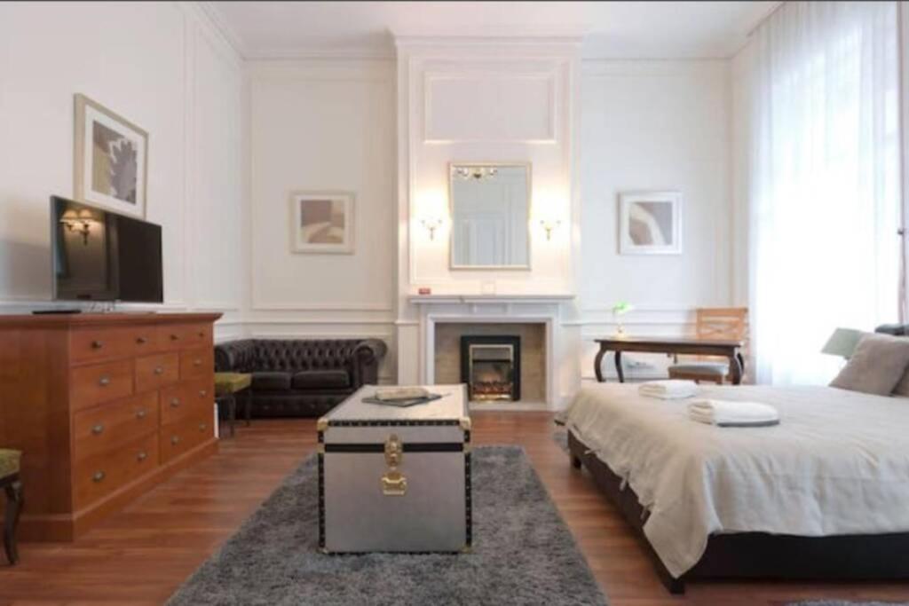 Luxury Art Deco Suite Close To Museum Of Fine Arts ブダペスト エクステリア 写真